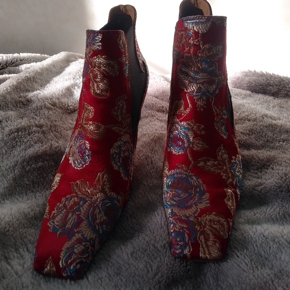 John Fluevog Baroness boot in red jacquard - Picture 6 of 7